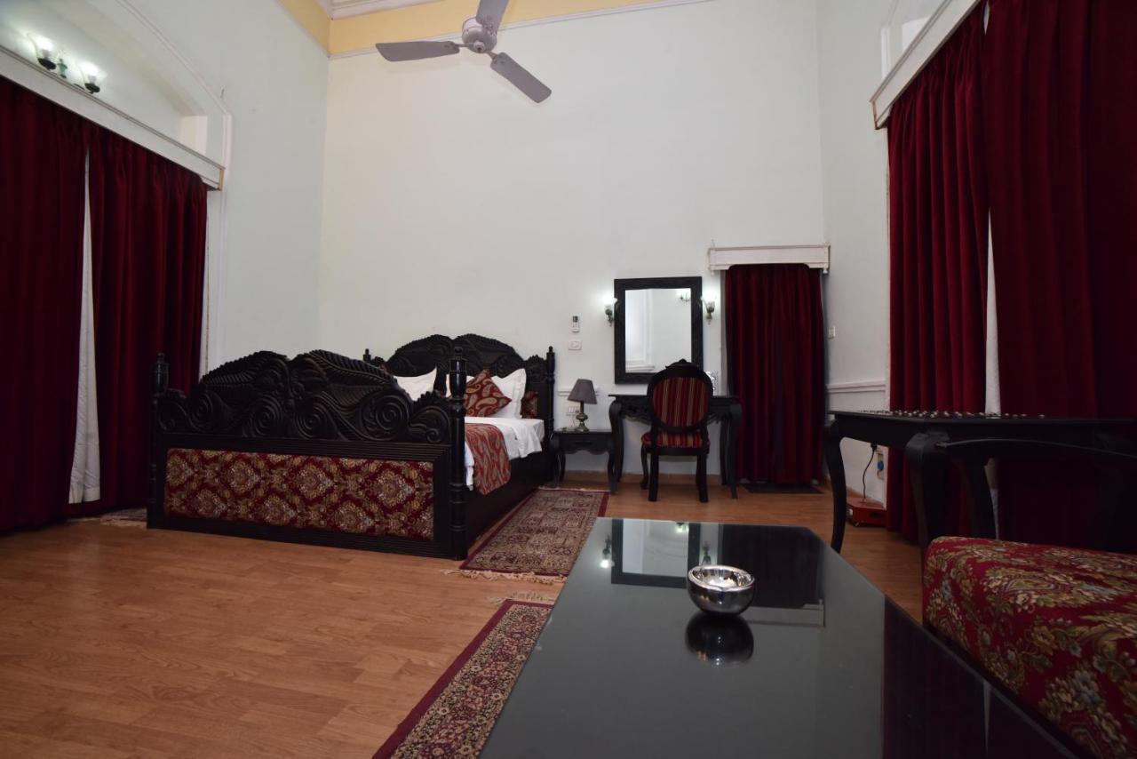Mpt Rock End Manor, Pachmarhi Hotel Exterior foto